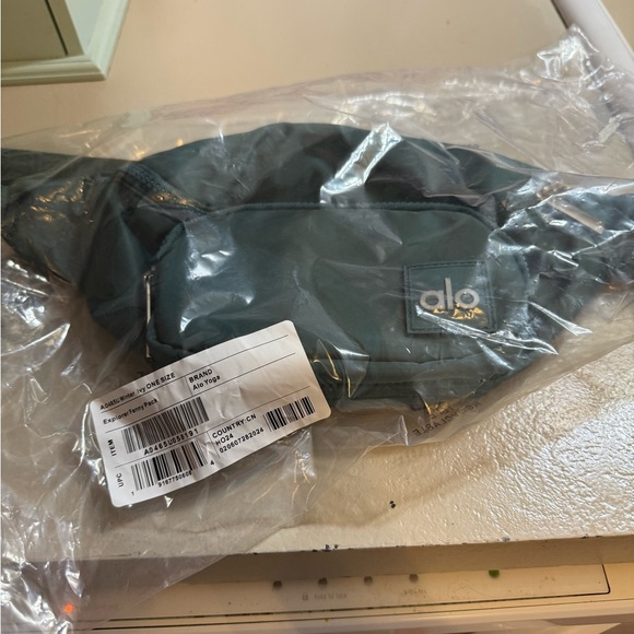 Alo Teal Green Explorer Fanny Pack - Picture 2 of 2